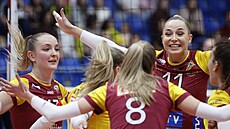 Liberecké volejbalistky se radují ve finále proti Brnu.