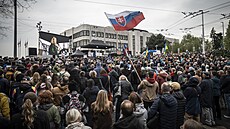 Slováci v Bratislav� i dal�ích m�stech demonstrovali proti plán�m vlády Roberta...