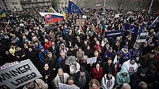 Slováci v Bratislav� i dal�ích m�stech demonstrovali proti plán�m vlády Roberta...