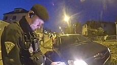 Opilá �idi�ka skon�ila zaseklá na kanálu. P�ípad �e�ili strá�níci i Policie �R.