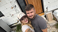 Nikola s partnerem a d�tmi �ijí v domku v men�ím m�st� na okraji �umavy.