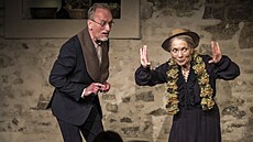 Petr Herold a Iveta Du�ková v inscenaci Divadla Kampa Bo�ská Bo�ena
