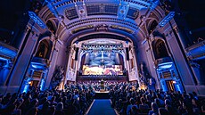 Slavnostní koncert hollywoodských hv�zd ve Smetanov� Síni Obecního domu v roce...