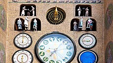 Velmi specifický je olomoucký orloj, který je umíst�n na radnici. Místo svatých...