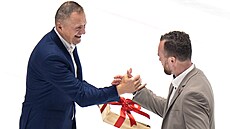 Pardubický majitel Petr D�dek a trenér Fillip Pe�án se radují z postupu svého...