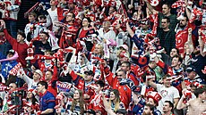 Fanou�ci Pardubic b�hem �estého semifinálového zápasu proti Spart�.