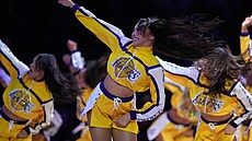 Tane�nice Los Angeles Lakers b�hem zápasu