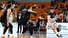 Viktor Ivánek z Brna se �ítí k nymburskému ko�i.