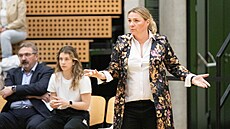 Marcela Krämer, trenérka KP Brno, se diví.