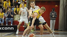Vojt�ch Sýkora z Písku pod tlakem Adama Luke�e z Pardubic