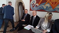 Jednání zastupitelstva Chebu se ú�astnil z ministerstva pr�myslu a obchodu...