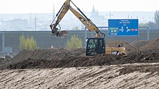 Stavební práce na dálni�ním úseku D35 Sadová-Ploti�t�. (18. dubna 2026)