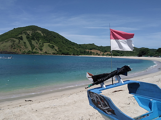 Známá plá� na Lomboku, která se jmenuje Tanjung Aan, je sice krásná na pohled z...