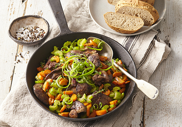 Recept na drůbeží játra s jablky: Delikatesa za pár minut