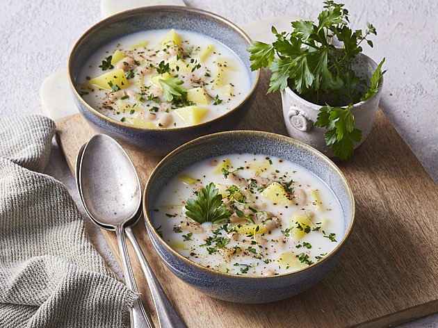 Rychlá česneková polévka s fazolemi: Sytá lahůdka hotová za pár minut