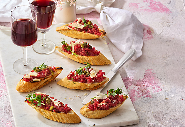 Domácí tatarák s kapary a parmazánem: Elegantní předkrm