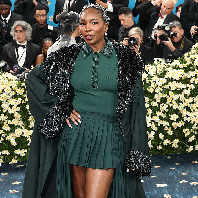 Hamilton se záclonkou i plameňák Serena. Sportovci jako módní ikony na Met Gala