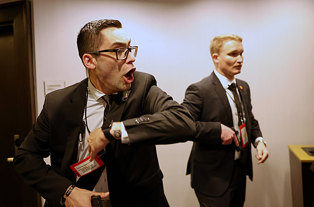 Pokus o atentát na Trumpa, držení zbraní. Soud obvinil střelce z galavečeře