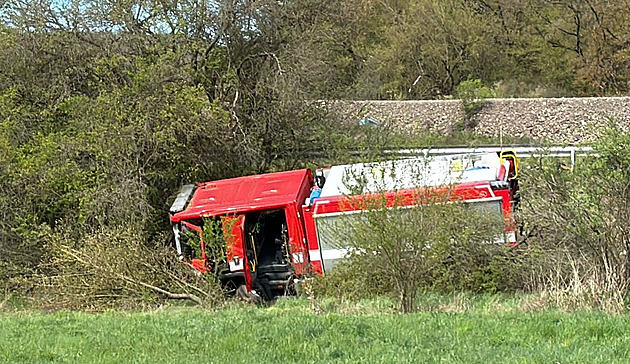 Tragická nehoda na Berounsku. Hasiči jeli k nehodě, srazili se s osobním autem