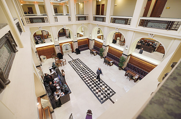 OBRAZEM: Hostili tu Bryana Adamse i Věstonickou venuši. Budova hotelu slaví 111 let