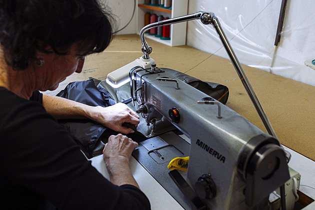 Kultovní výbava horalů. České batohy vyrábějí ručně, inovovat nepotřebují