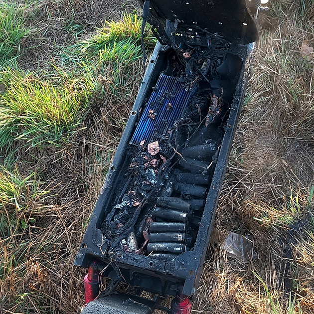 Požárů elektrokol a koloběžek výrazně přibylo, hasiči varují před nabíjením doma