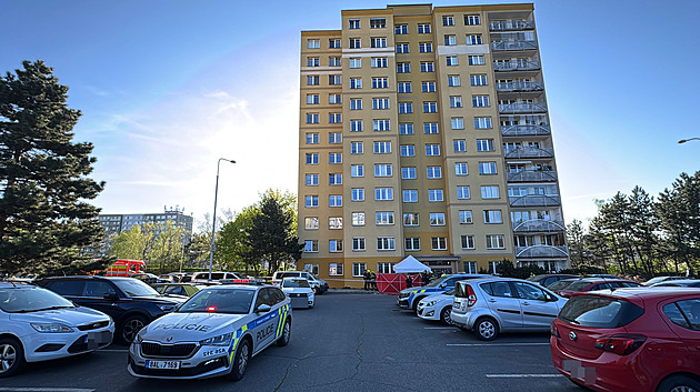 Žena zemřela po pádu z 11. patra panelového domu v pražských Řepích