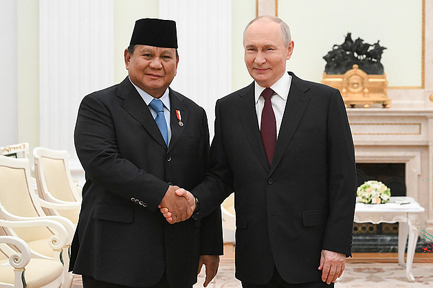 Putin žije ve strachu, vládne z poloviny tajnými dekrety, uvádí bývalý oligarcha