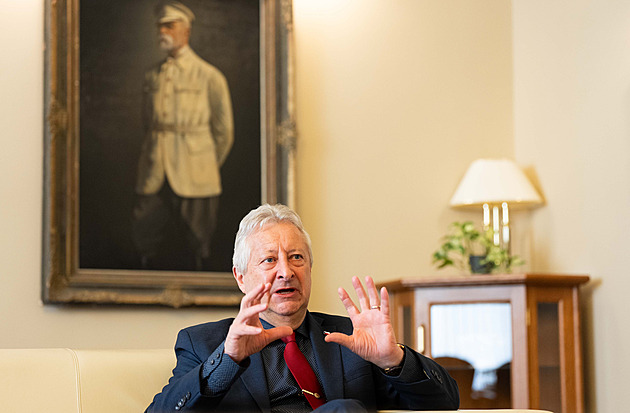 Kdo po Řehkovi? Babiš dostal čtyři jména, nominaci bude řešit po návratu z Asie