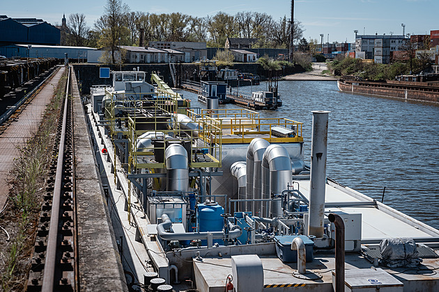 Jak funguje spalovna na vodě? Loď v Mělníku má v Česku unikátní technologii