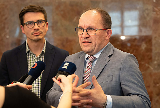 Opozice jednala s šéfy ČT a ČRo, Klempíř chyběl. Srabáctví, vzkázal mu Rakušan