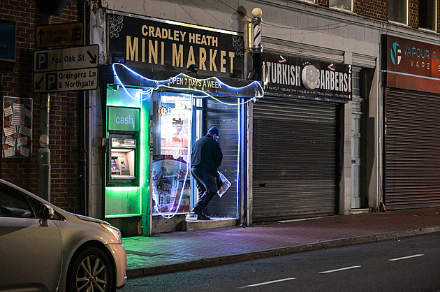 „Mám trávu, koks, všechno.“ V Británii lze koupit drogy i v běžných obchůdcích