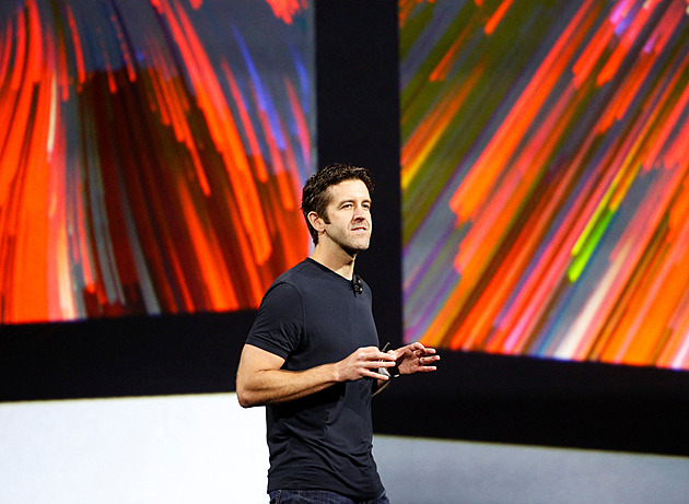 Apple's new boss won't have it easy. Who is the man who will replace Tim Cook?