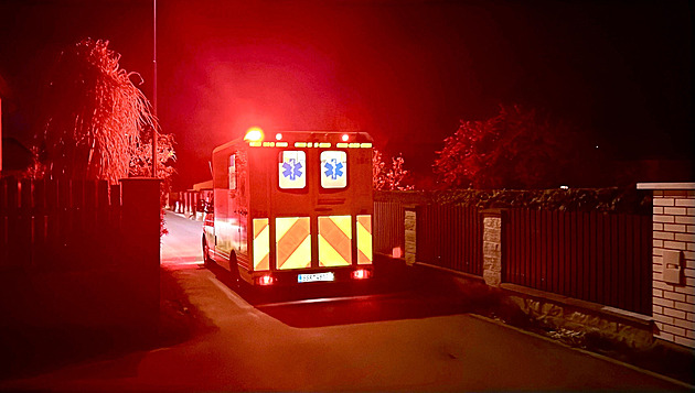 Při zásahu kvůli drogám v Šestajovicích se střílelo, přiletěl vrtulník záchranky