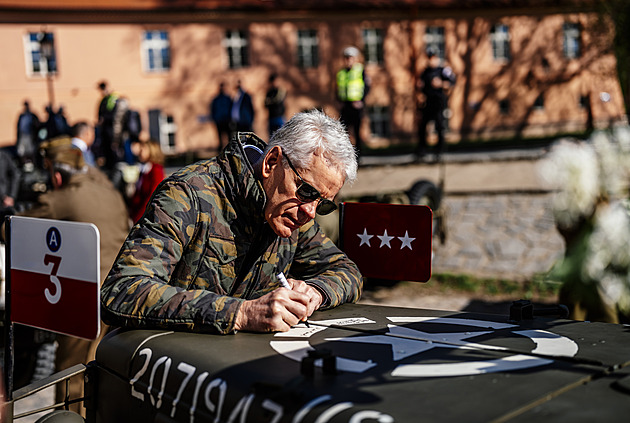 OBRAZEM: Kousek Ameriky na Malé Straně. Konvoj svobody dorazil do Prahy
