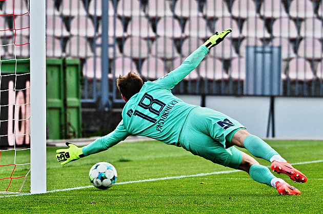 Ivánek by se bavil. Žižkov doma zdolal Táborsko, kopal tři penalty za poločas Ivánek by se bavil. Žižkov doma zdolal Táborsko, kopal tři penalty za poločas