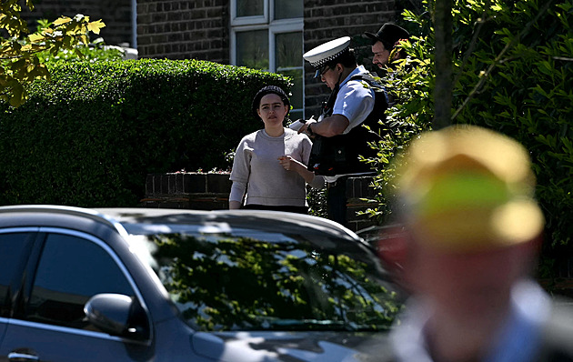 Dva pobodaní před synagogou. Vlna násilí proti Židům v Londýně neustává