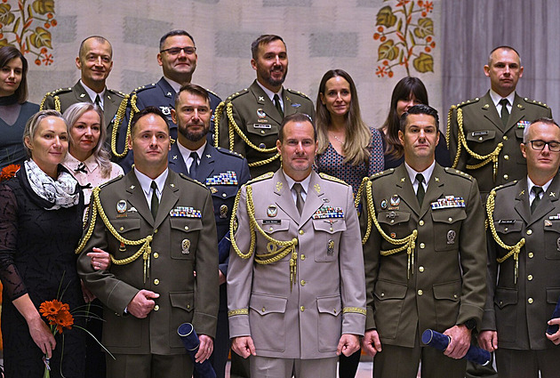 Nový šéf armády? Pavel čeká na návrhy ministra Zůny a chce jednat otevřeně