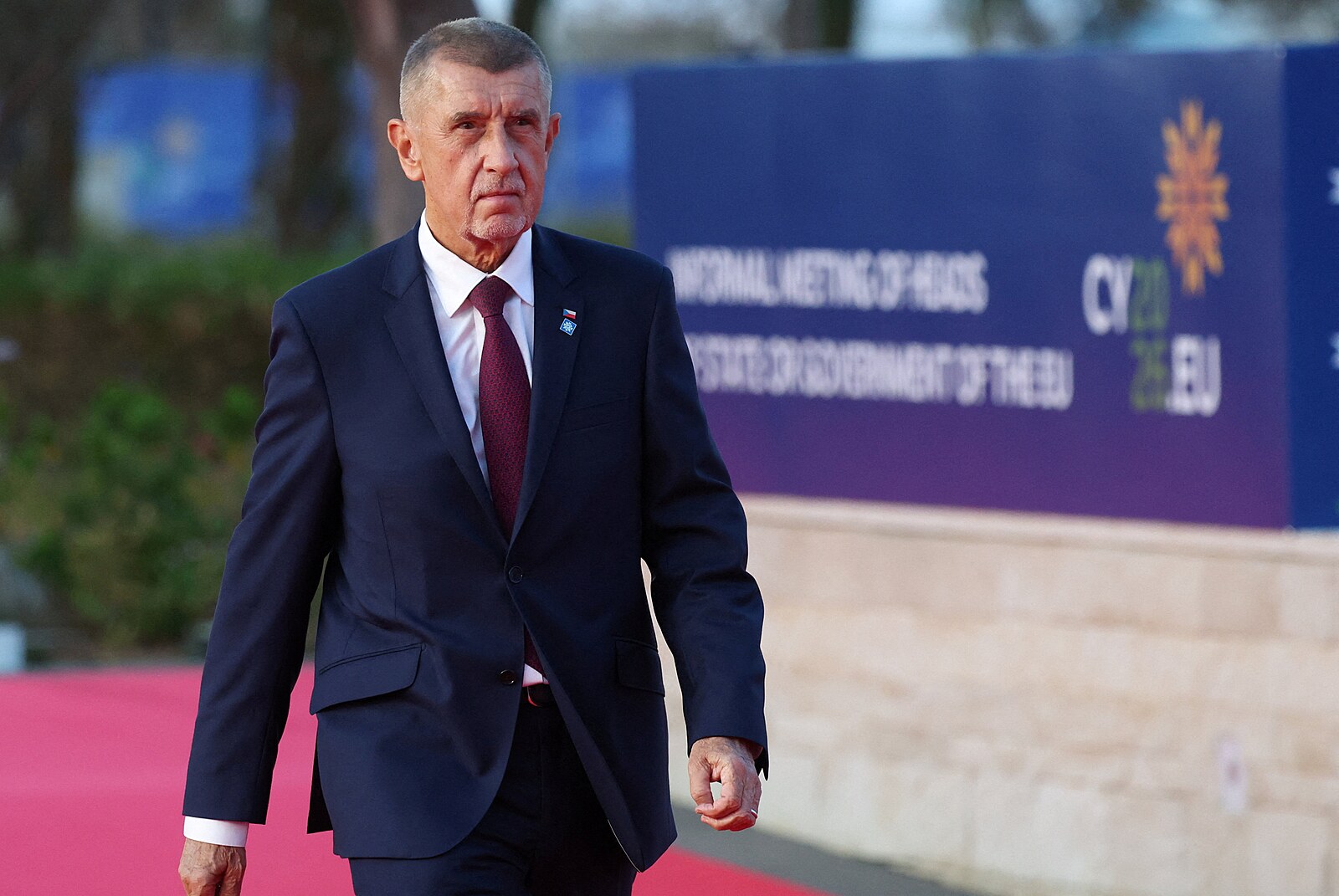 „Nevím, kde to vzali.“ Babiš na summitu EU protestoval proti snížení peněz pro Česko