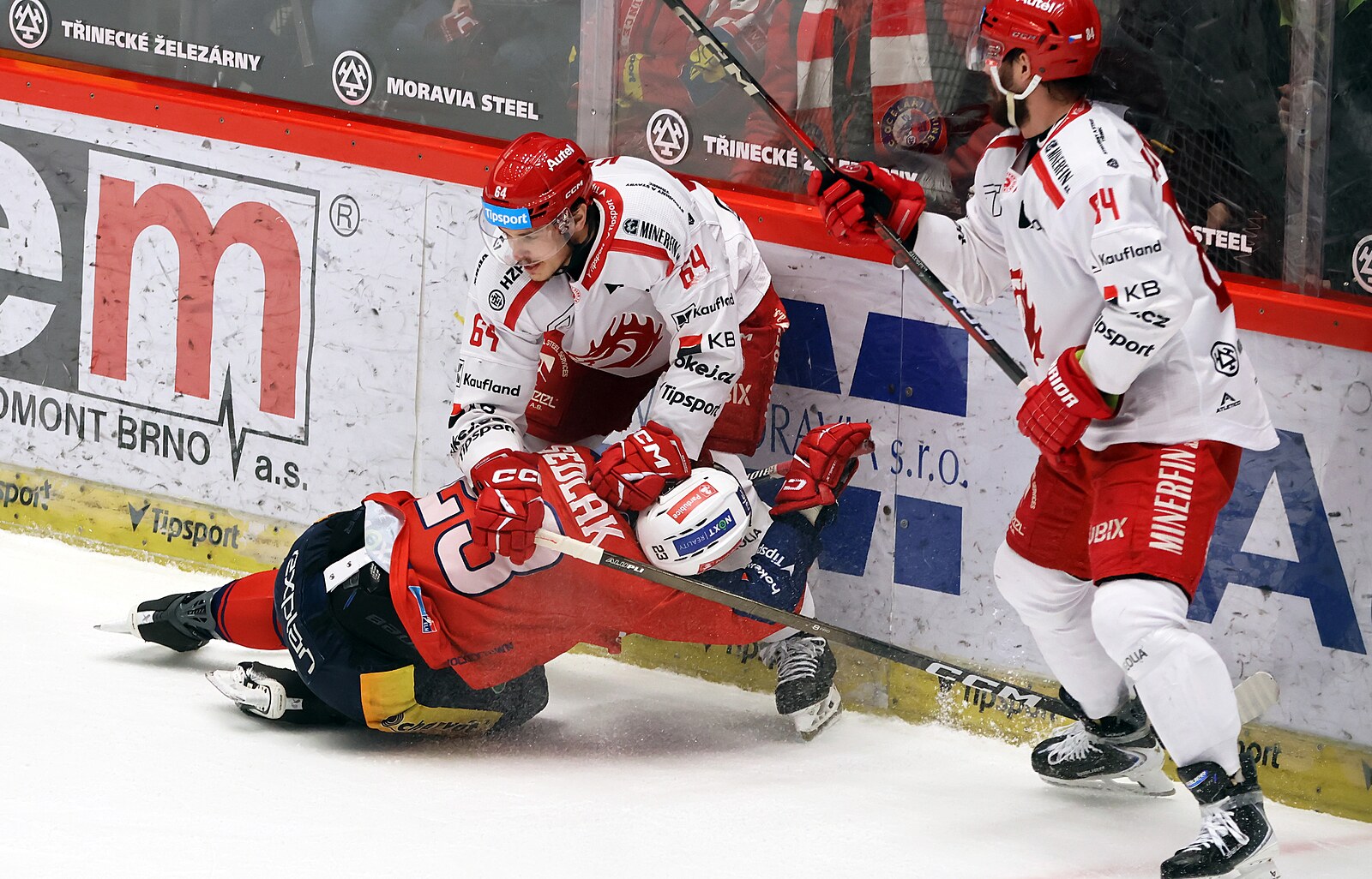 ONLINE: Pardubice - Třinec. Duel o mečbol, kdo se ve vyrovnaném finále ujme vedení?
