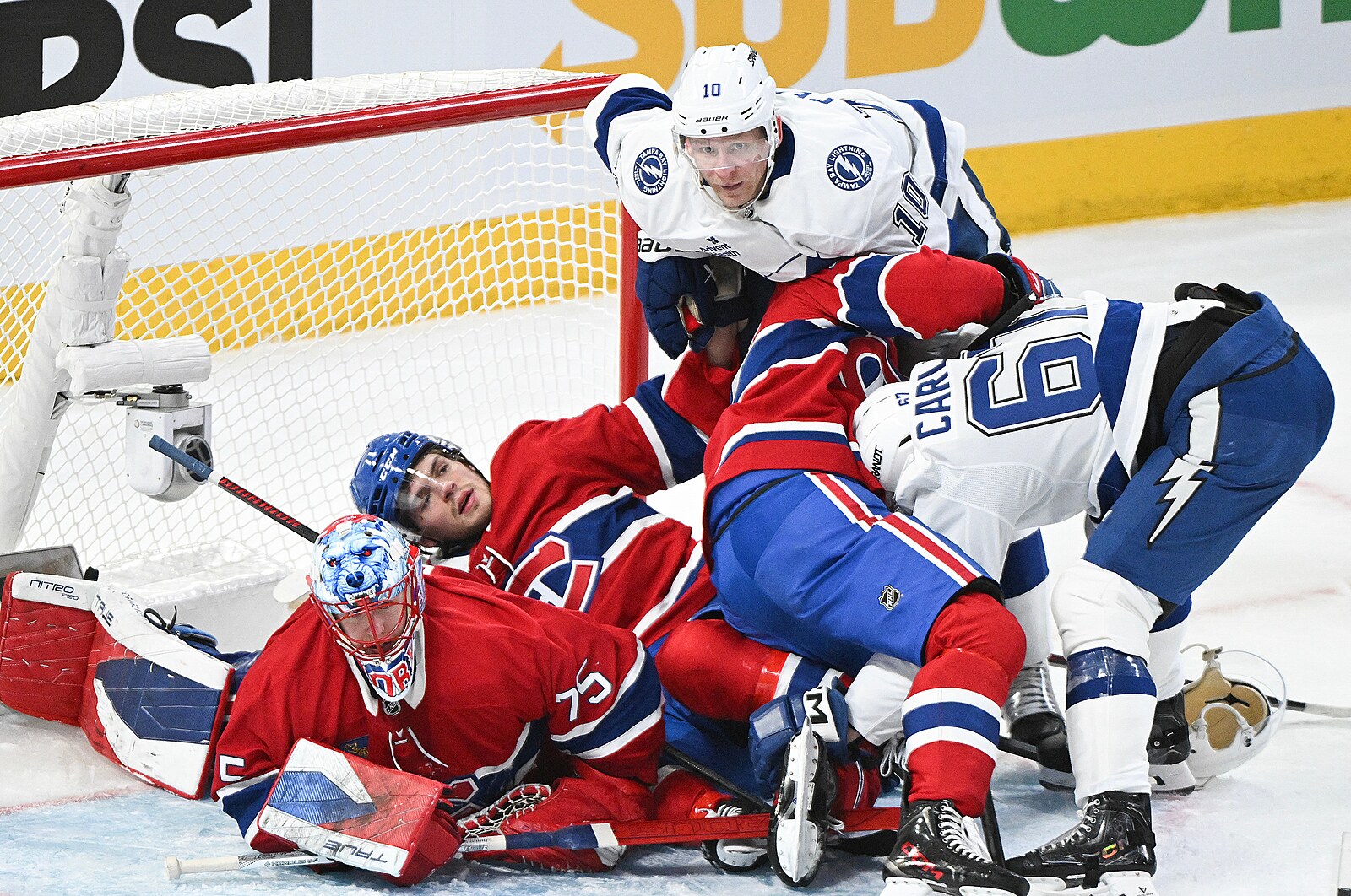 Čeští gólmani v hlavní roli: Tři výhry, Dobeš a Dostál se málem prali, Vejmelka zářil