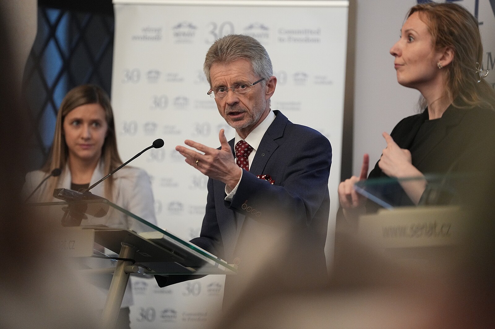 Babiš potvrdil závazky vůči NATO. Rutteho to potěšilo, uvedl v Bruselu Vystrčil