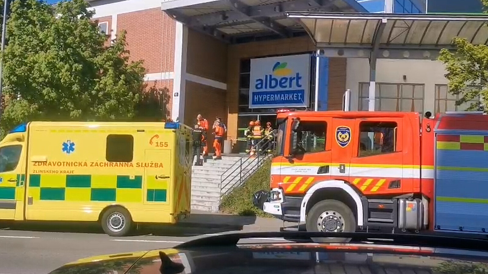 Ve zlínském obchodním centru unikla neznámá látka, policie evakuovala 150 lidí