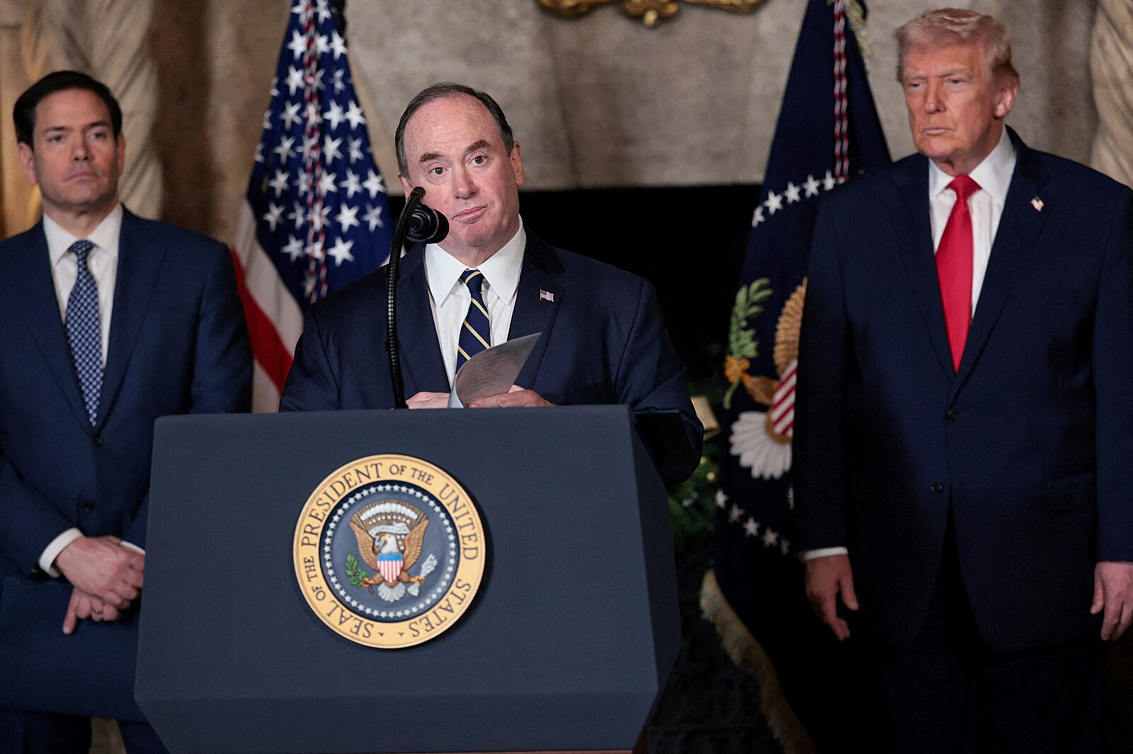 Byzantské praktiky ve Washingtonu. Tentokrát to schytal Trumpův důvěrník