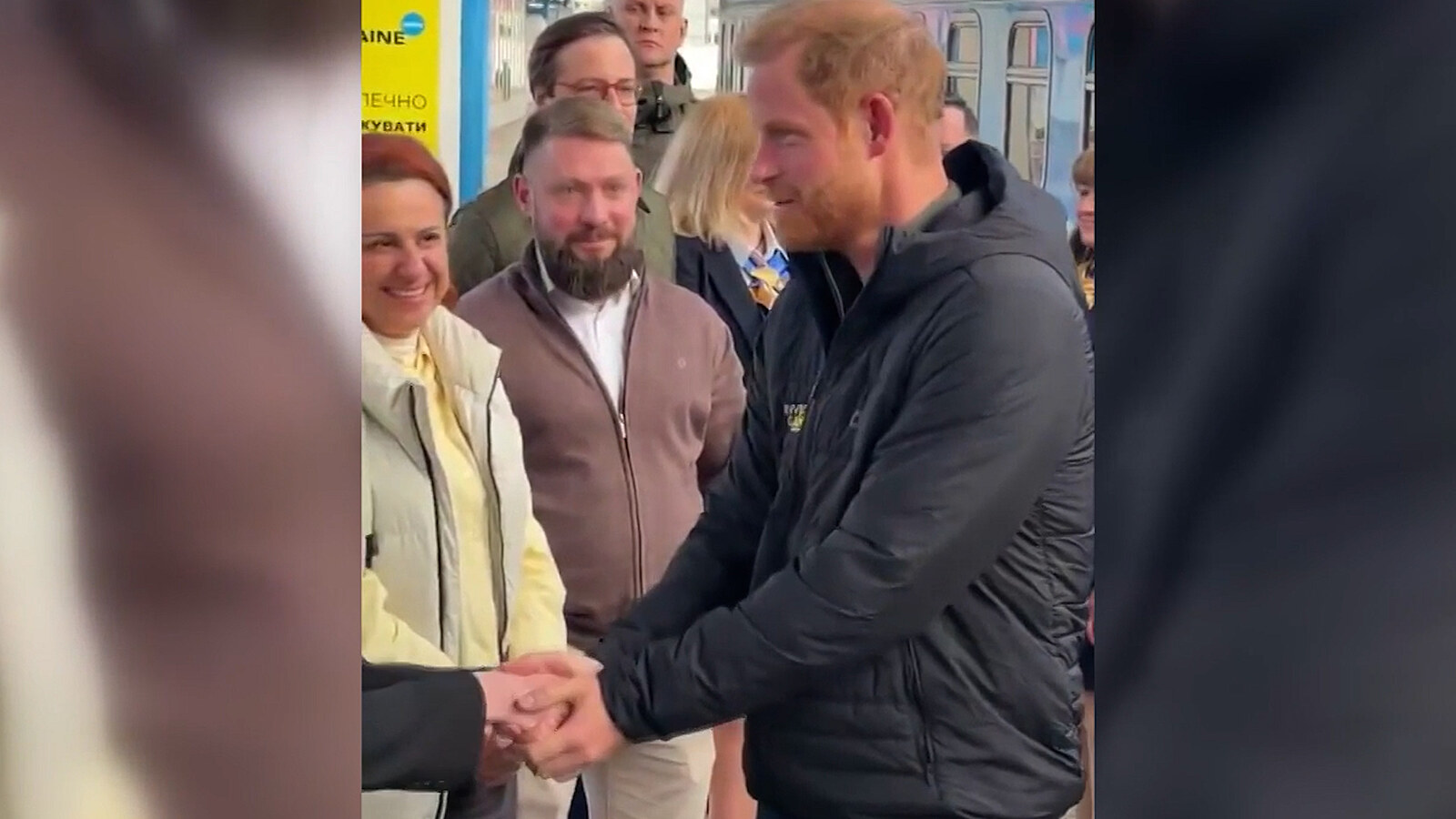 Nezapomínejte na Ukrajinu, vyzývá svět princ Harry. Dorazil na návštěvu Kyjeva