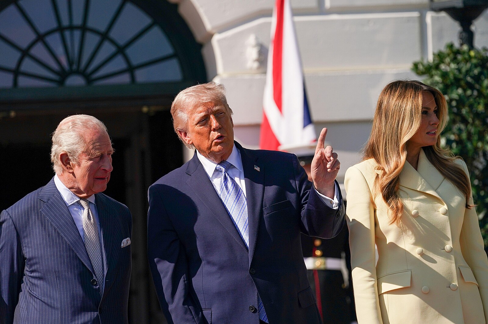 Rozpaky z atentátu a Putinovo vyhlazení. Co se odezřelo ze rtů Trumpa a Karla III.