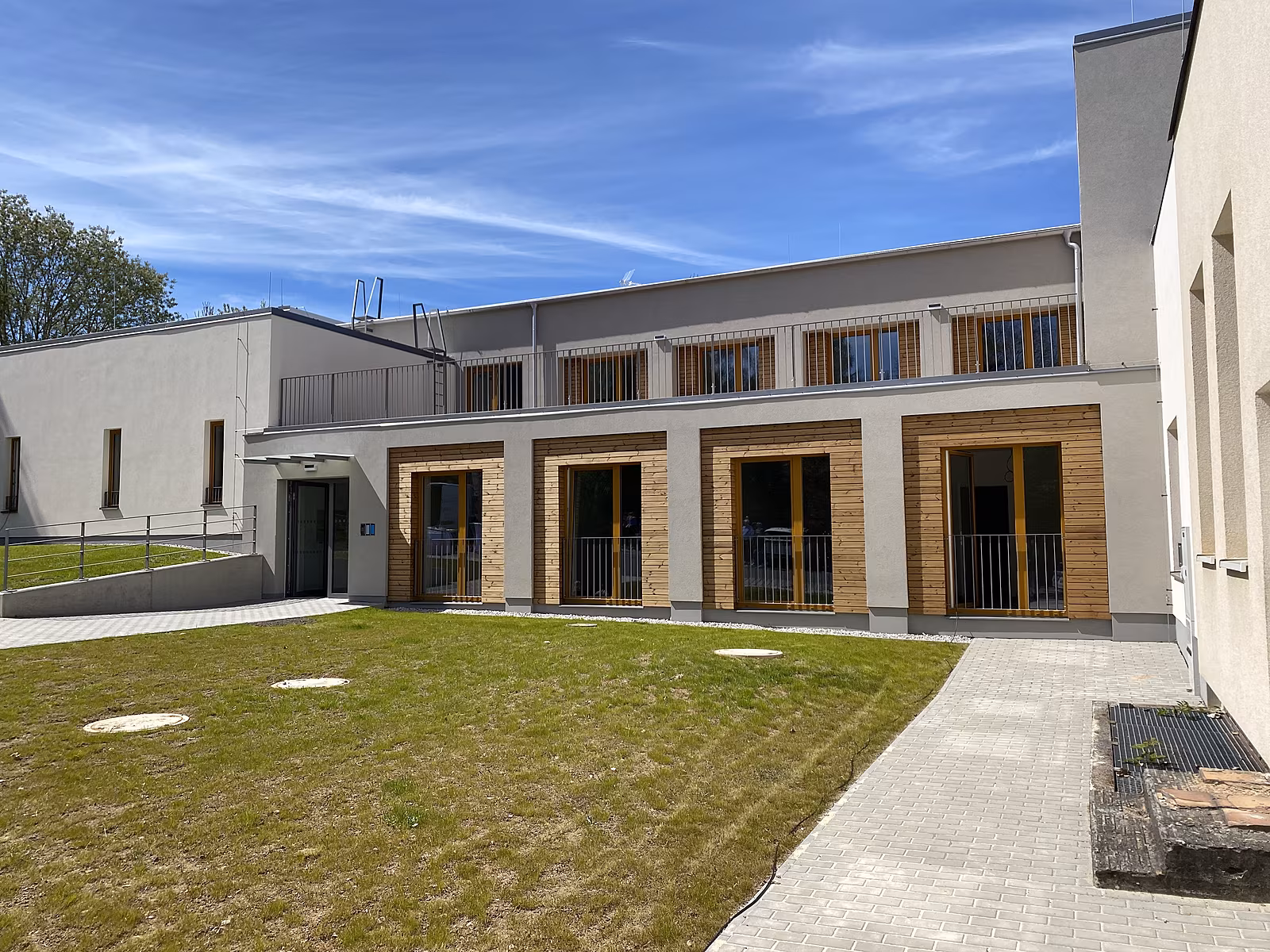 OBRAZEM: Jakeš v něm kázal o přestavbě, teď je kulturák po přestavbě. Jsou v něm byty