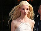 Tenhle trend si oblíbila i �ada sou�asných celebrit. Here�ka Anya Taylor-Joy...