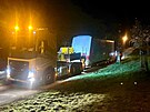 Transport prvního z voz� nové pet�ínské lanovky ulicemi Starého M�sta na místo...