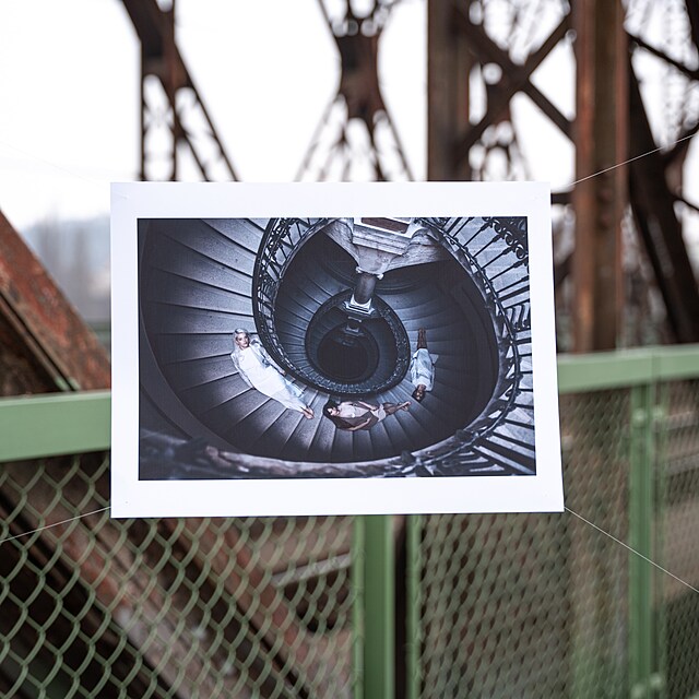 Stop dekorativn� �edi. Projekt Zartu nahrazuje anonymn� plak�ty designov�mi...